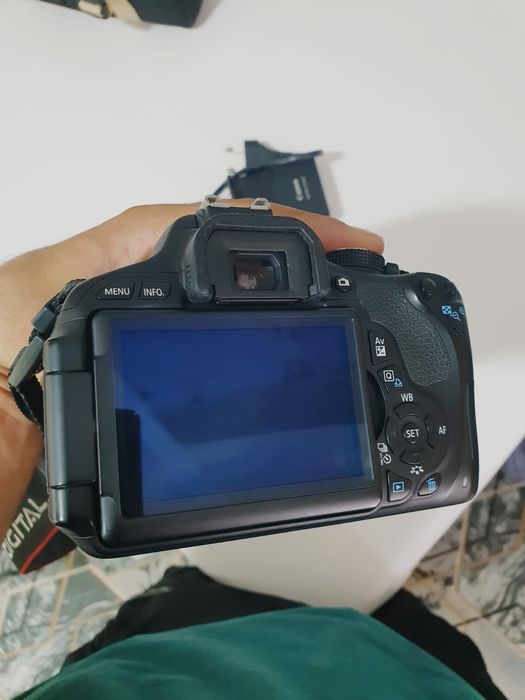 Canon eos 600D продам недорого