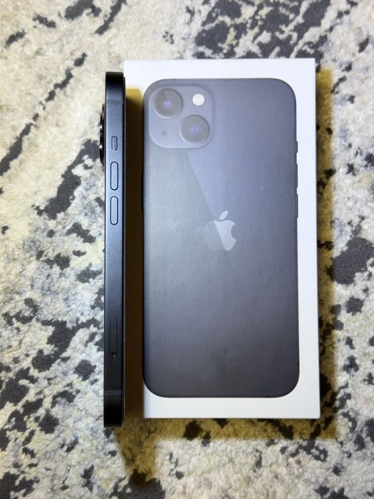 iPhone 13 в идеальном состоянии, с коробкой