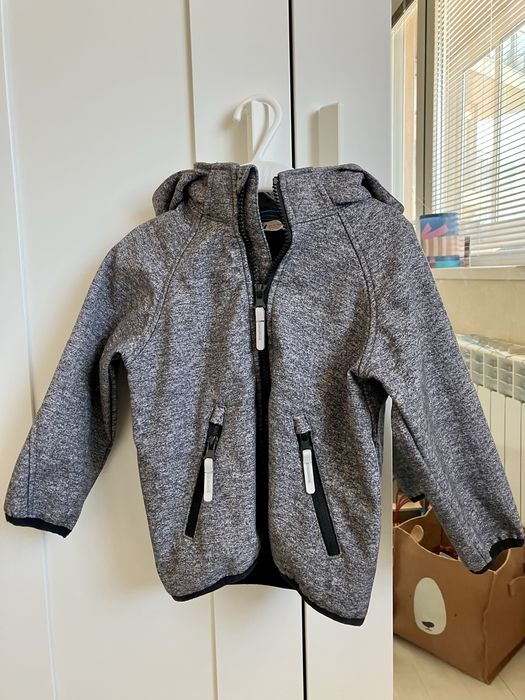 Софтшел космонавт и яке за момче