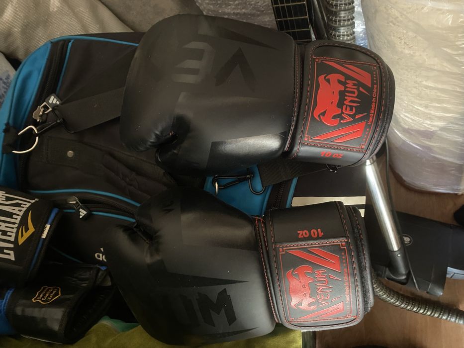 Боксерские перчатки