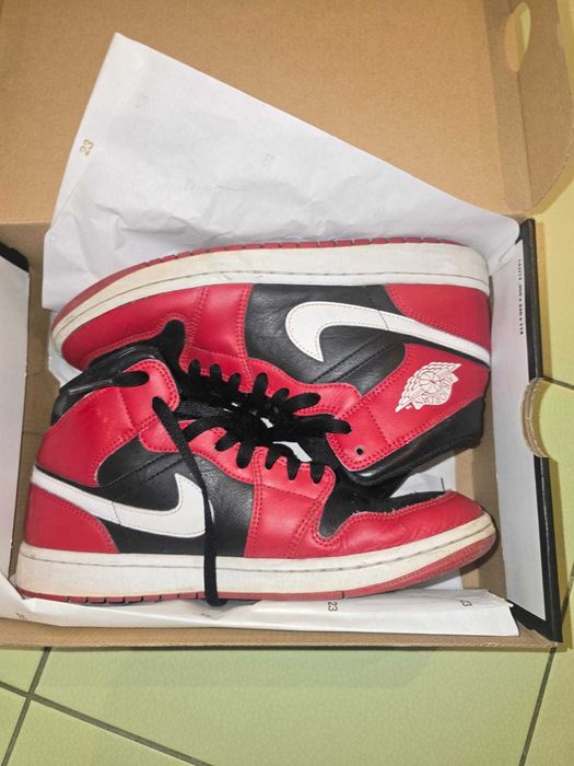 Nike Air Jordan Red Black White High Sneakers se vinde urgent