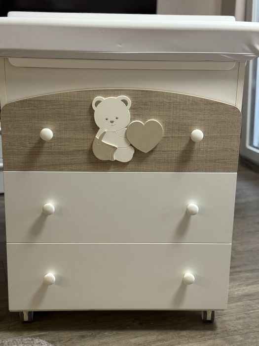 Шкаф с вана вградена за новородени