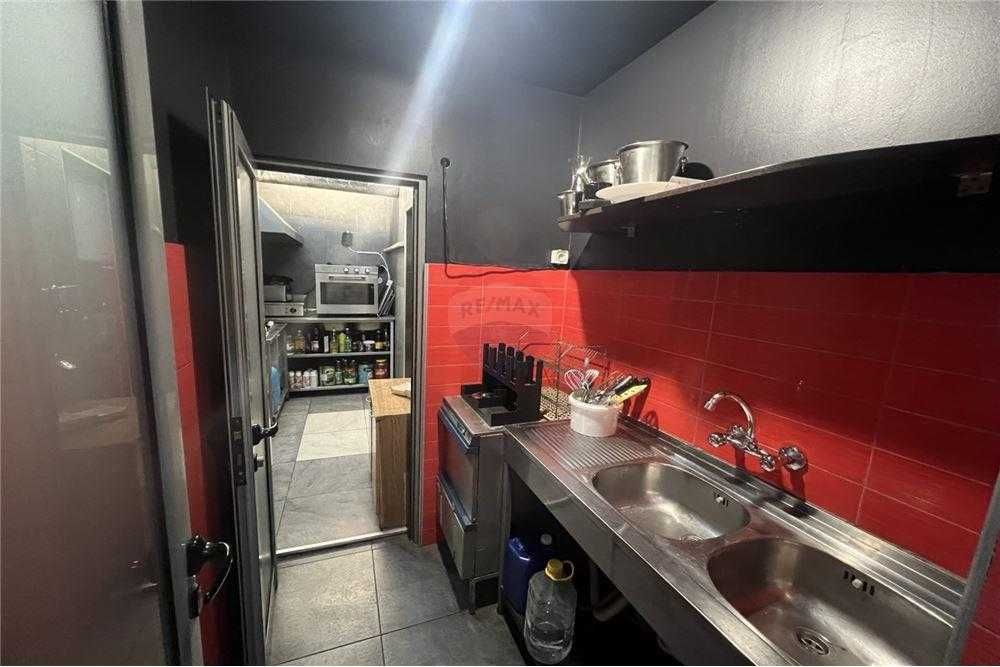 Продава се Заведение в Шумен, Математическа гимназия - 531 кв.м за 660 €/кв.м - Снимка #9