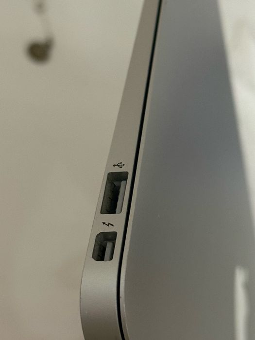 MacBook Air 11” A1465 (EMC 2924)