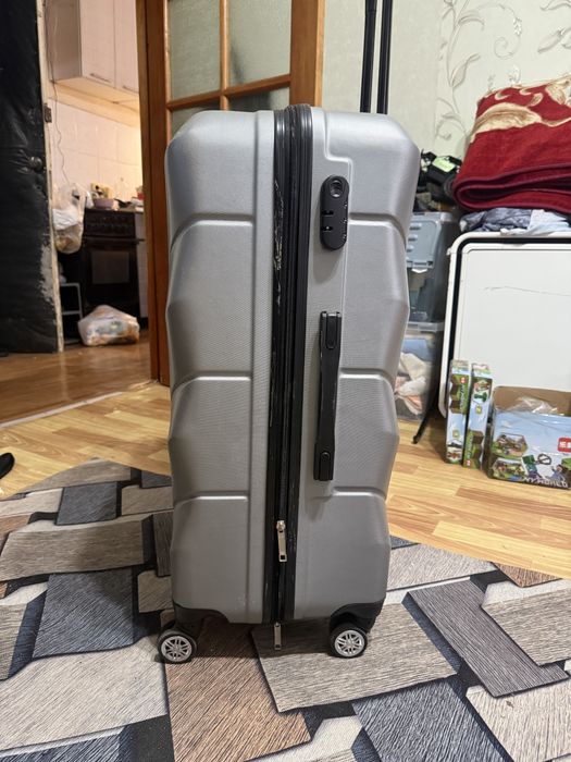 Продаю чемодан