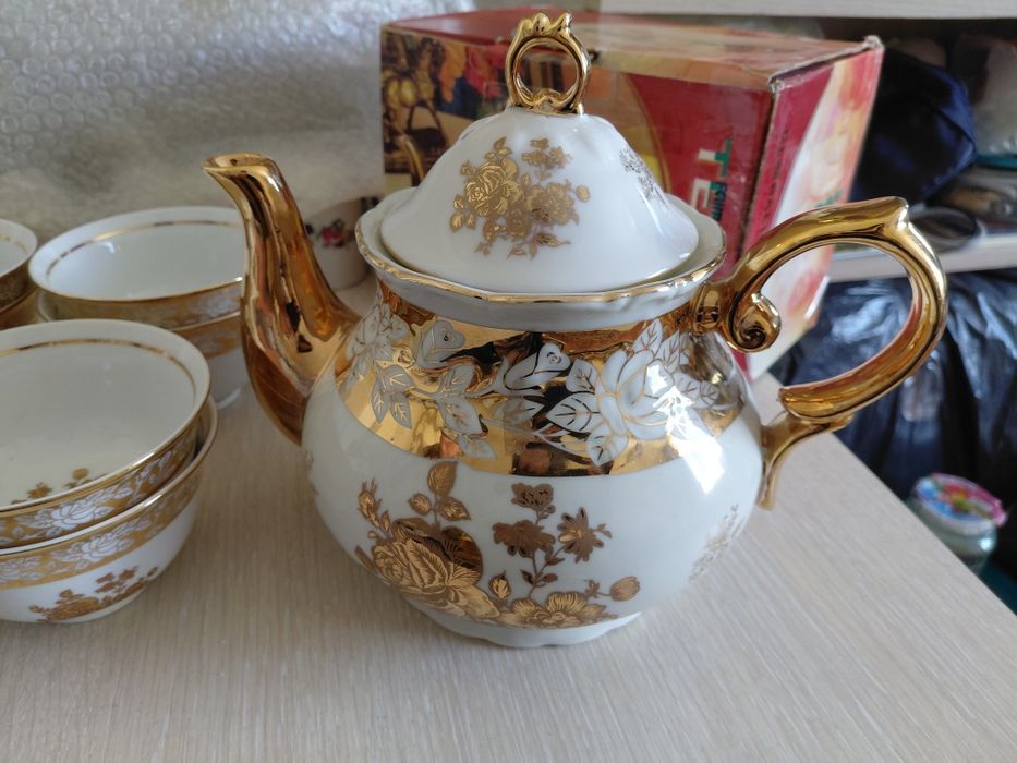 Продам чайники, пиалки фарфор