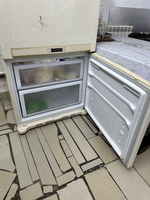 Продам хороший большой холодильник