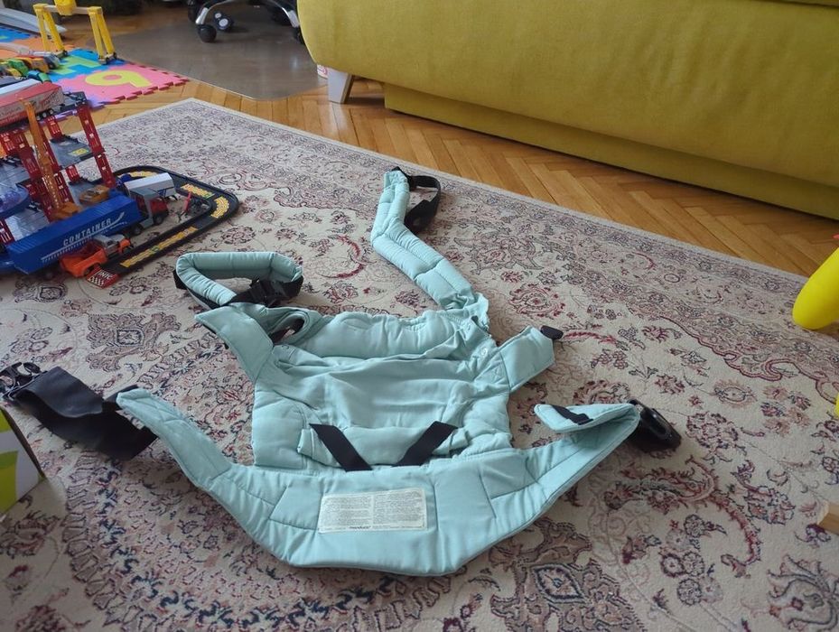 Vând marsupiu manduca