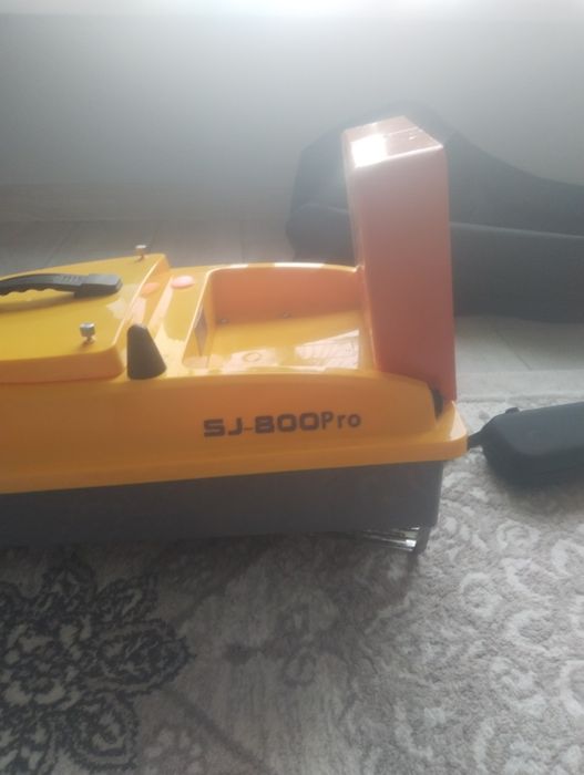 Прикормочный кораблик