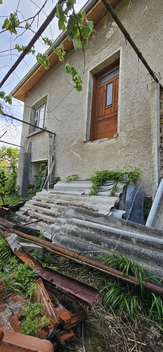 Подавам къща с парцел !