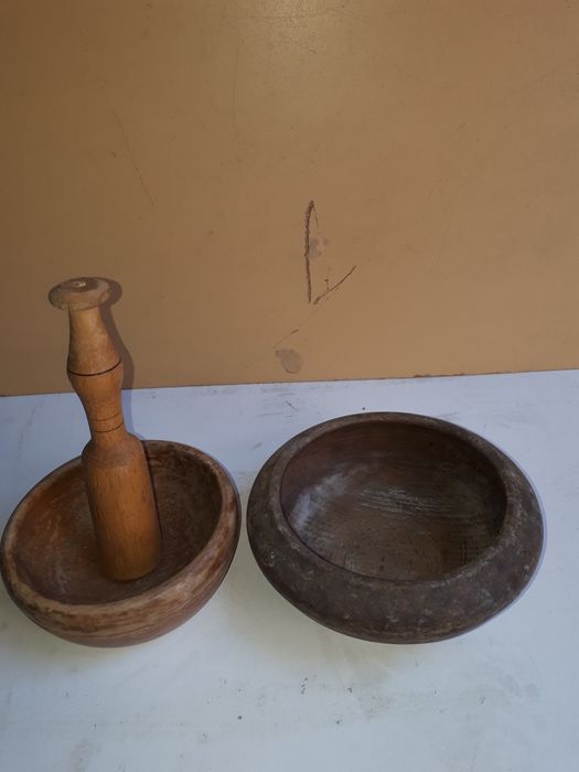 дървени купички едната. има чукало