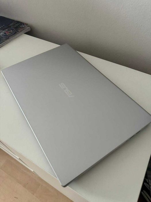 ноутбук ASUS в хорошем состоянии