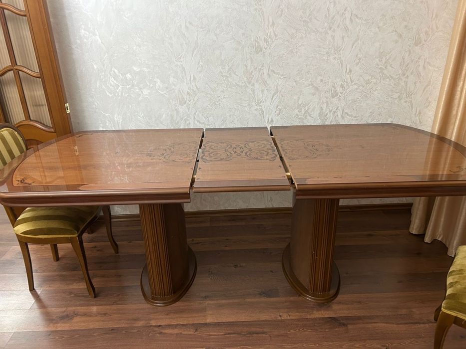 Стол для гостиной, стулья