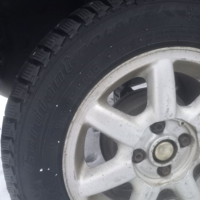 Резина зимняя  R14.