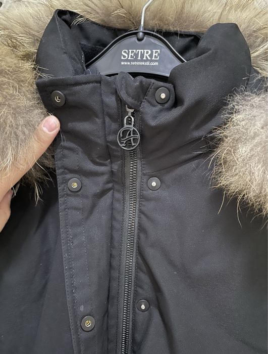 Продам зимнюю куртку для девочки (парка)