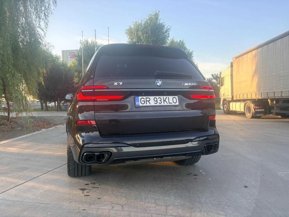 Se oferă spre vânzare BMW X7 M60i xDrive, într-o configurație premium, 7 locuri, cu doar 43.000 km.TVA deductibi