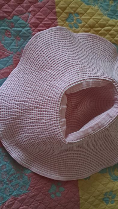 Продаются шляпы.