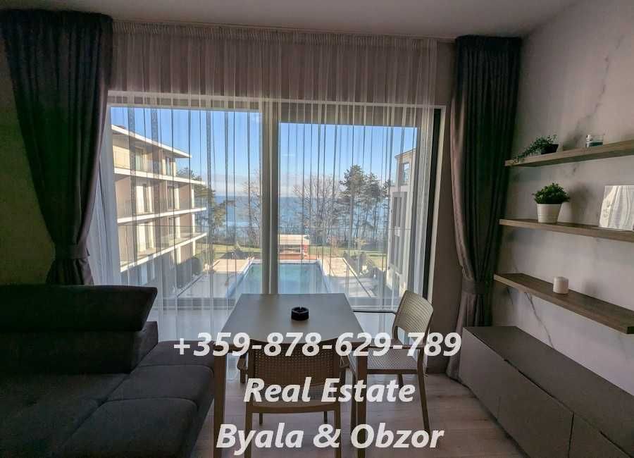 Обзаведен двустаен апартамент с морска гледка на първа линия