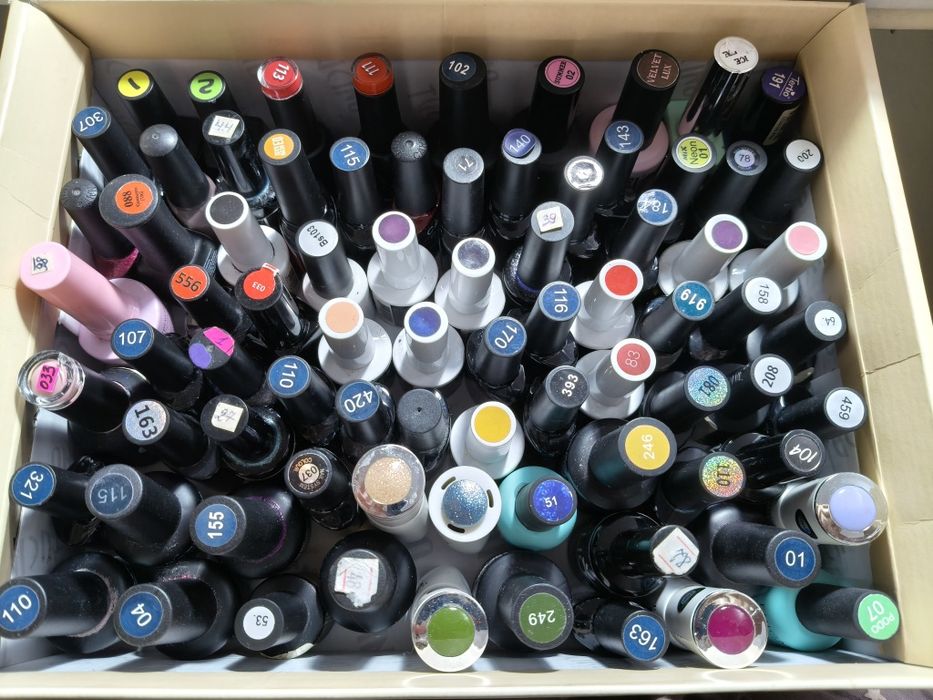 Продам лаки, базы и т.д