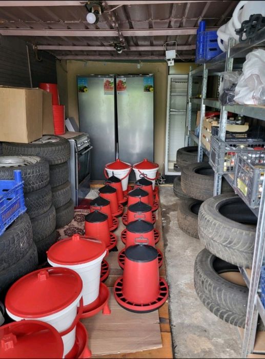 Предлагам хранилки, поилки и др.