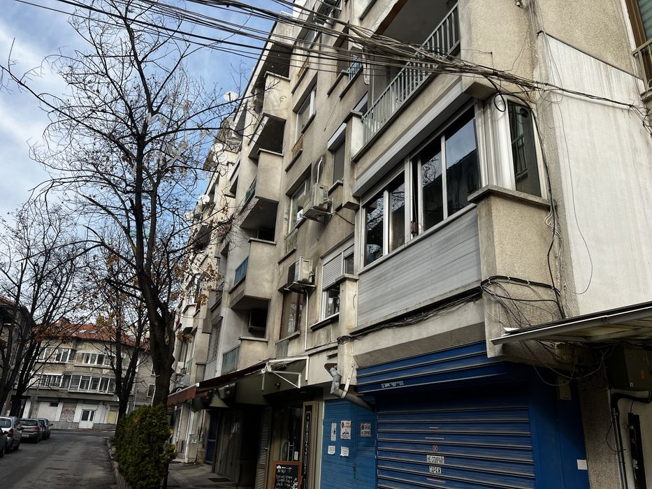Дава се под наем Тристаен апартамент в Пловдив, Център - 77 кв.м за 800 € - Снимка #1