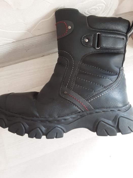 Ботинки зима мальчик 35(большемерят на 36,5раз)