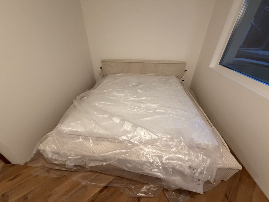 Чисто ново легло тапицирано