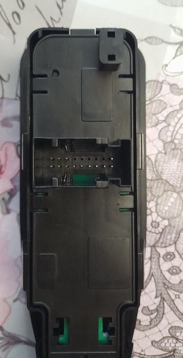 Бутон за ел. стъкла Peugeot Expert 3 и Citroen Jumpy 3
OEM номер: