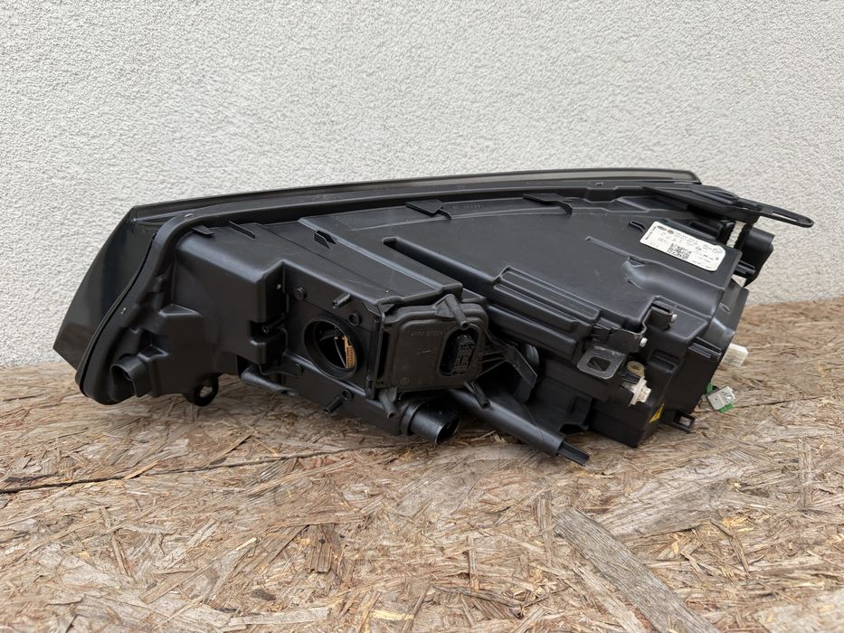 Far dreapta VW Touareg 7P Facelift 2016-2017-2018 Xenon + LED Original