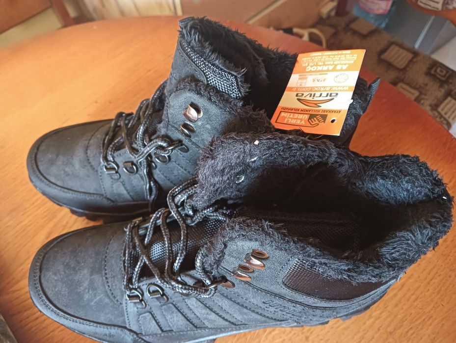 Ghete de iarnă, mărimea 41. Noi, cu etichetă.