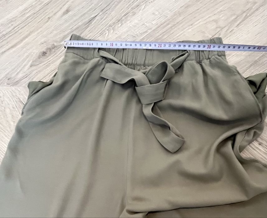 Pantaloni largi 3/4 Pull & Bear de damă