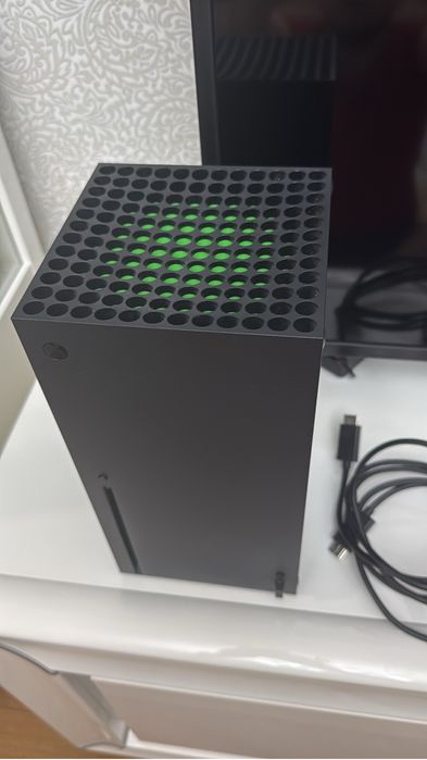 Продам XBOX X , состояние нового