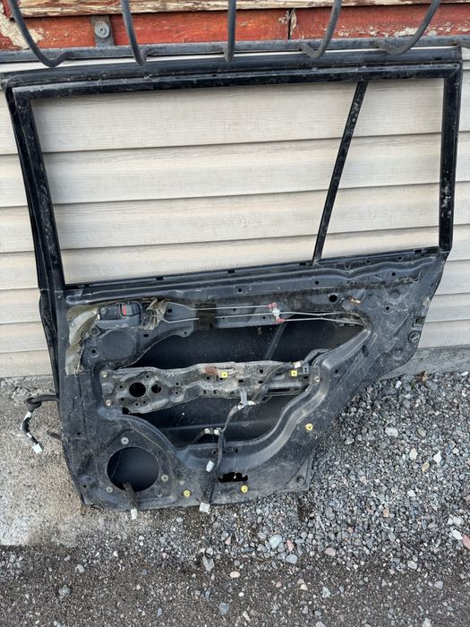 Продам дверь от тоиоты калдины