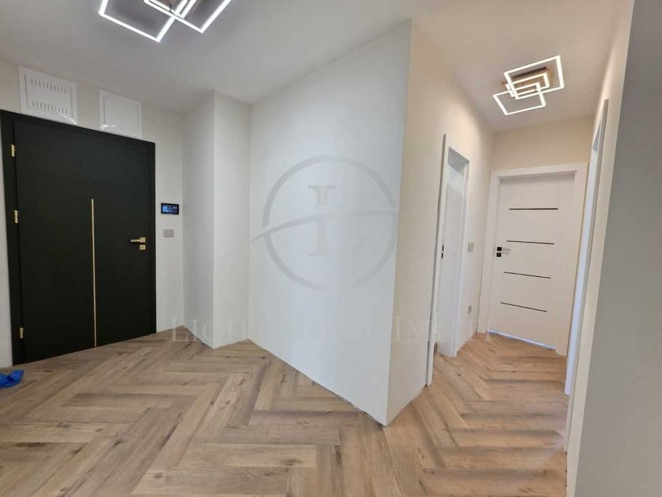 Продава се Тристаен апартамент в Пловдив, Каменица 2 - 113 кв.м за 1921 €/кв.м - Снимка #12