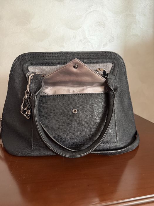 Продается кожаная сумка бренд JIU JO