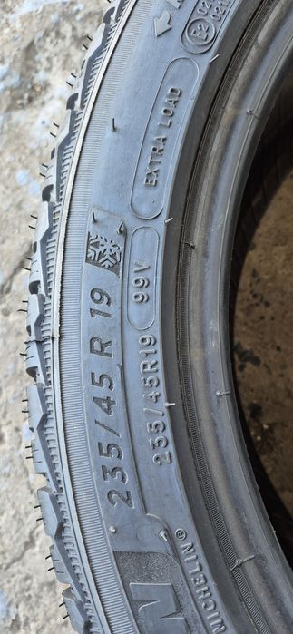 4 anvelope iarna Michelin,235/45/19.Pretul este pe bucata.