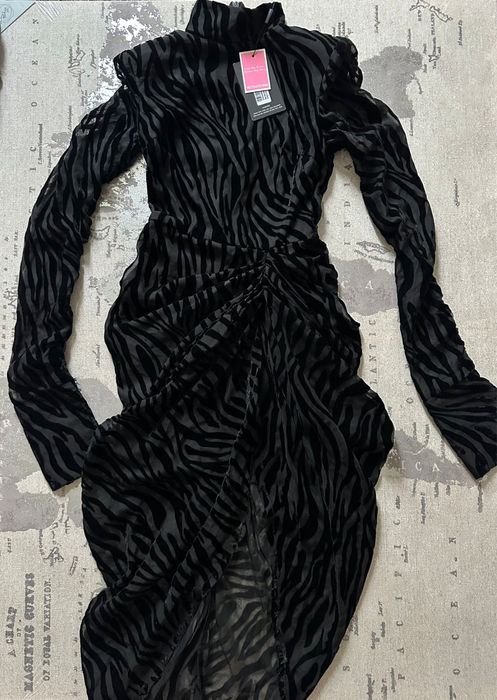 Rochie midi Zebra Pretty Little Thing