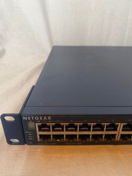 Суич Netgear 7352S