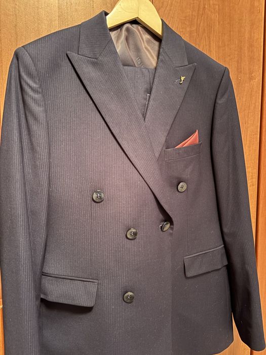 Продаю костюм тройка