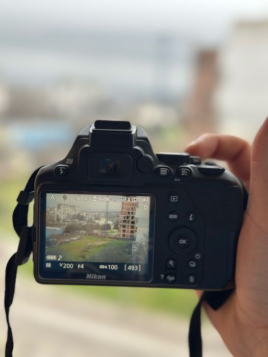 Nikon D3500 с 55-200mm обектив