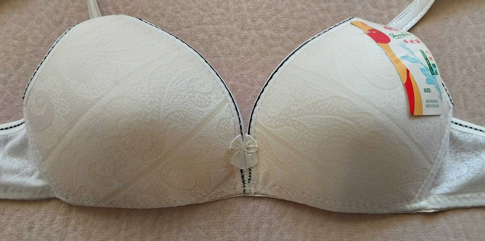 7 броя чисто нови сутиени