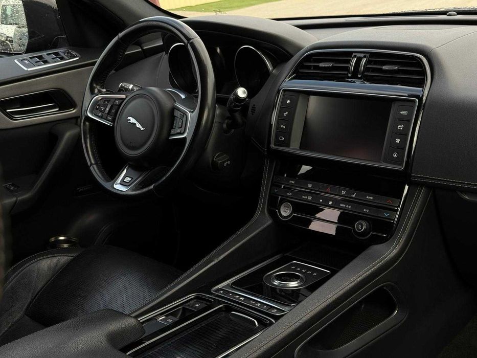 Jaguar F-Pace Mild Hibrid / R-Sport / 4x4/ Panoramic