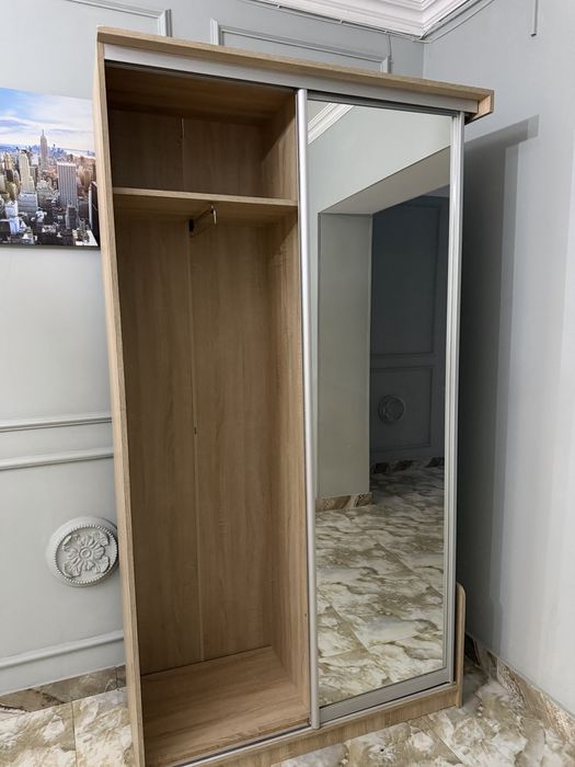 Продается шкаф в прихожию