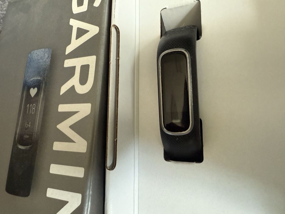 Фитнес гривна Garmin Vivosmart 4