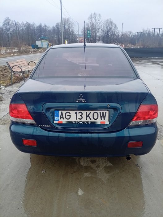 vând mitsubisi lancer