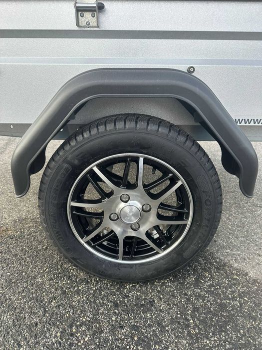 REMORCA 750KG stema cu capac si jante aluminiu