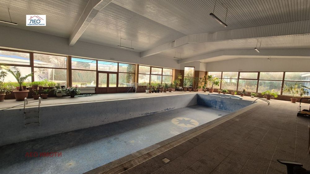 Хотел в Габрово, област-гр.Севлиево площ 1490 цена 820000