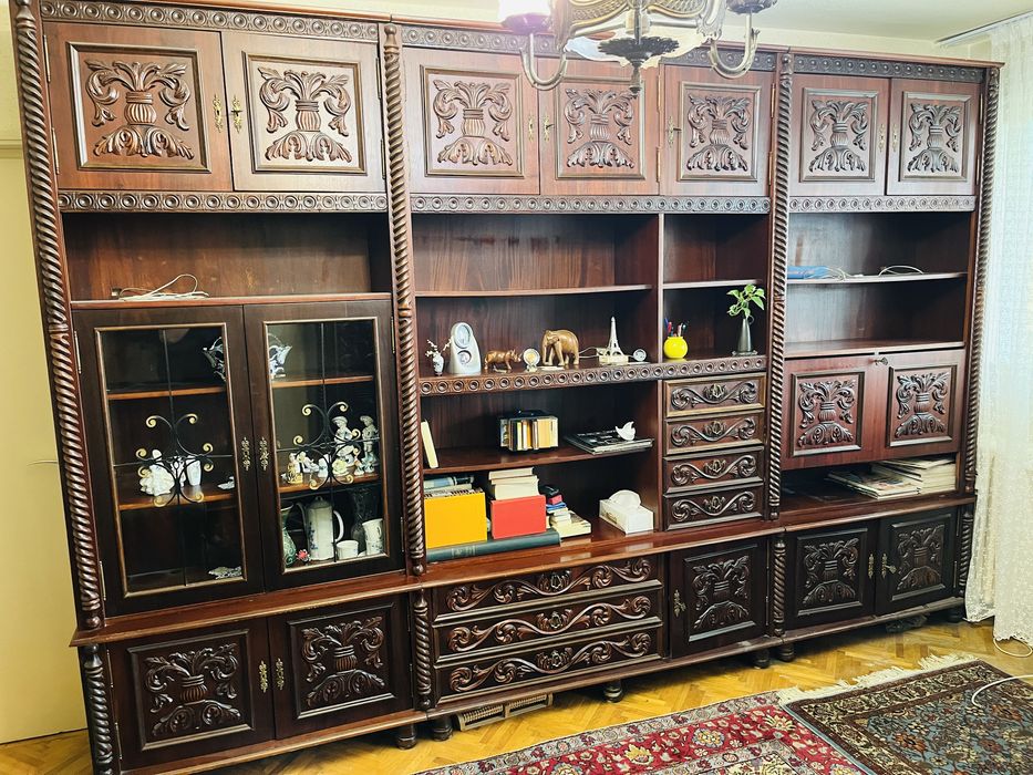 Vand set mobilier nuc masiv, 5 piese, anii ’70