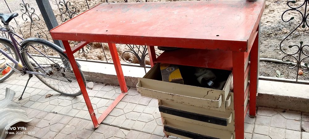 Железный шкаф стол