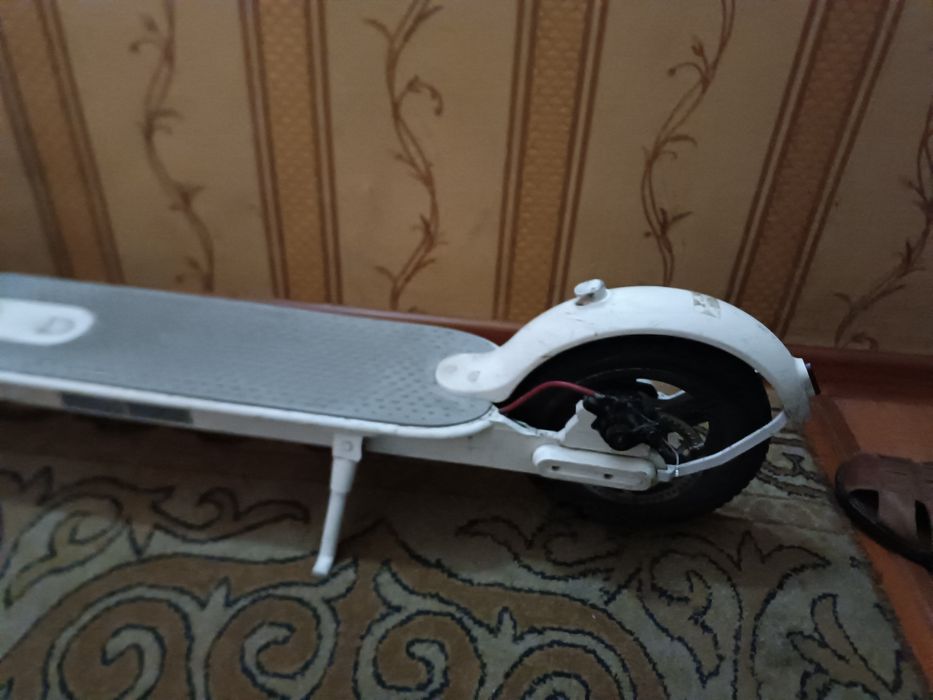 Продам электросамокат Xiaomi M365.